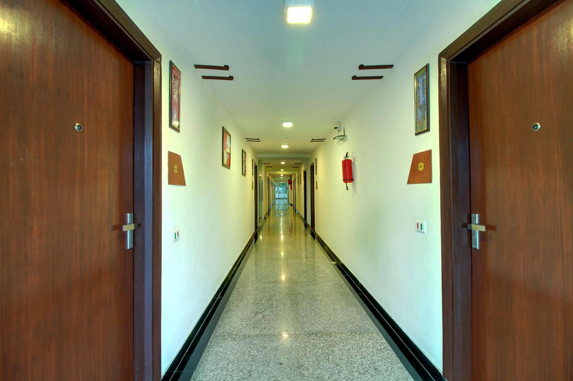 Staayz Premium Gurgaon Hotel Exterior foto